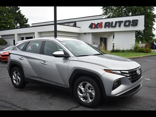 Shimmering Silver 2024 Hyundai TUCSON SE