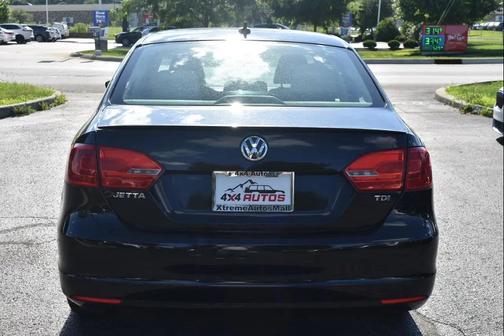 Black Uni 2011 Volkswagen Jetta TDI