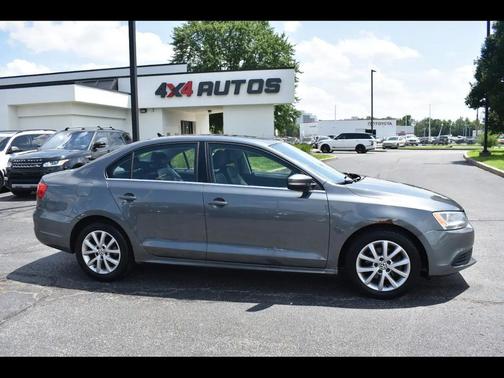 Platinum Gray Metallic 2014 Volkswagen Jetta Auto SE w/Connectivity