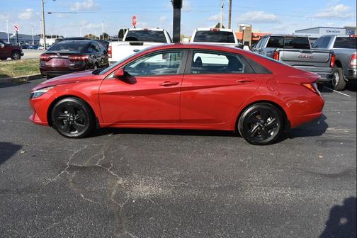 2022 Hyundai ELANTRA SEL