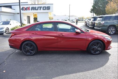 2022 Hyundai ELANTRA SEL