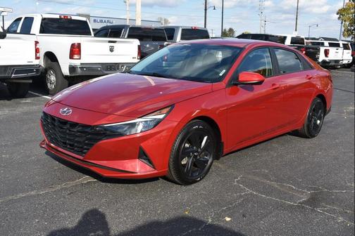 2022 Hyundai ELANTRA SEL