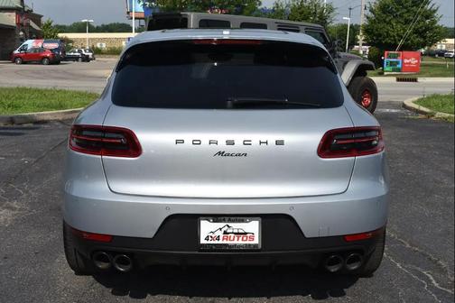 Rhodium Silver Metallic 2018 Porsche Macan Macan GTS