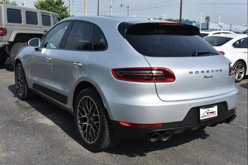 Rhodium Silver Metallic 2018 Porsche Macan Macan GTS