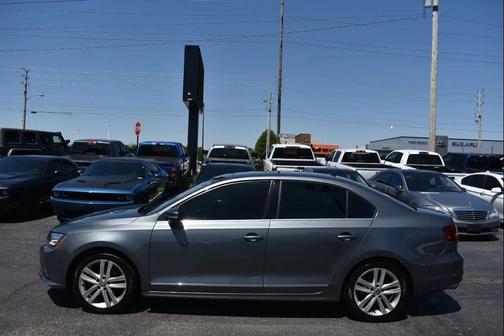 Platinum Gray Metallic 2017 Volkswagen Jetta 1.8T SEL