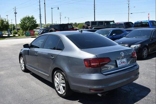 Platinum Gray Metallic 2017 Volkswagen Jetta 1.8T SEL