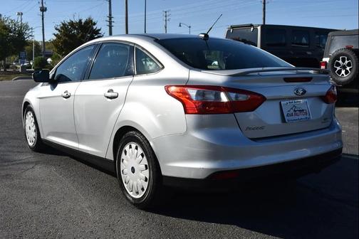 Ingot Silver Metallic 2014 Ford Focus SE