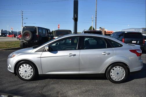 Ingot Silver Metallic 2014 Ford Focus SE