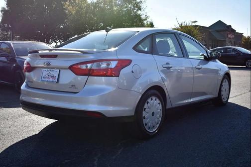 Ingot Silver Metallic 2014 Ford Focus SE