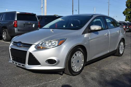 Ingot Silver Metallic 2014 Ford Focus SE
