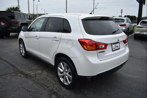 White Pearl 2014 Mitsubishi Outlander Sport ES