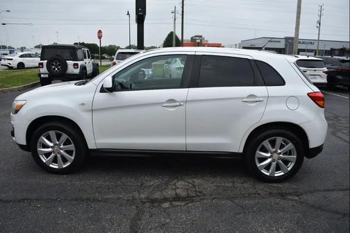 White Pearl 2014 Mitsubishi Outlander Sport ES