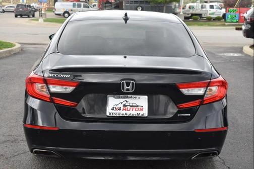 Crystal Black Pearl 2018 Honda Accord Touring
