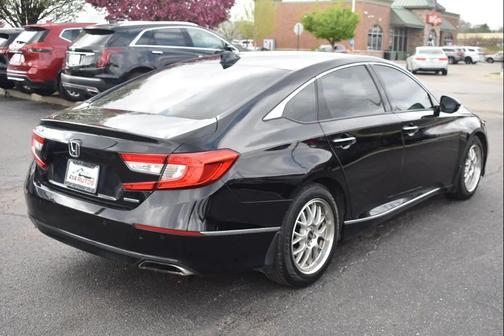 Crystal Black Pearl 2018 Honda Accord Touring