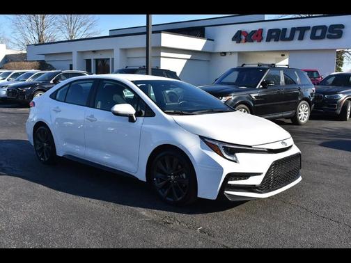 WHITE 2025 Toyota Corolla SE