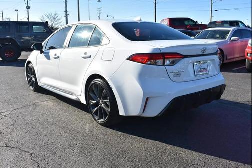 WHITE 2025 Toyota Corolla SE
