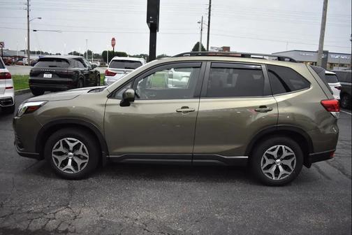 GREEN 2024 Subaru Forester Premium