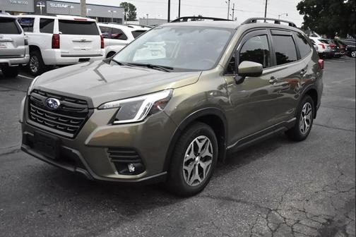 GREEN 2024 Subaru Forester Premium