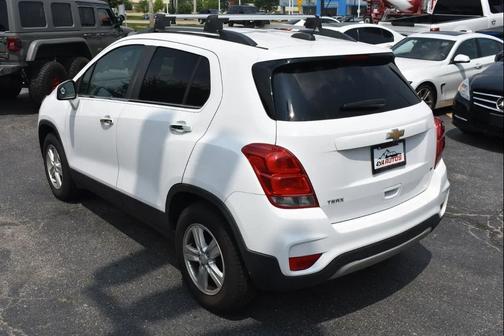 Summit White 2017 Chevrolet Trax LT
