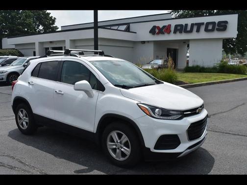 Summit White 2017 Chevrolet Trax LT
