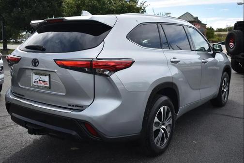 Celestial Silver Metallic 2022 Toyota Highlander XLE