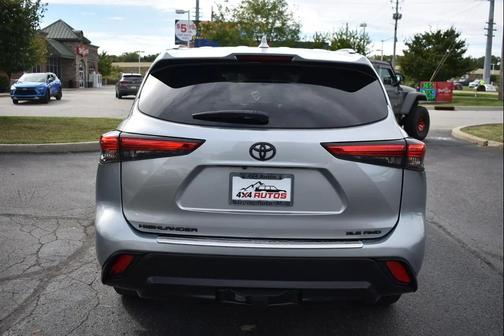 Celestial Silver Metallic 2022 Toyota Highlander XLE