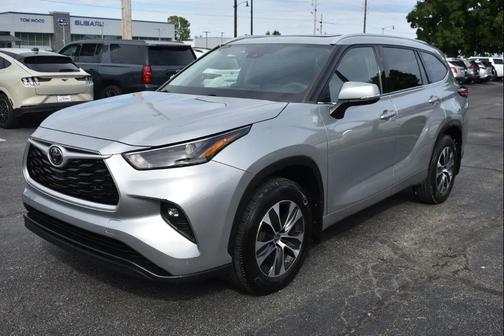 Celestial Silver Metallic 2022 Toyota Highlander XLE