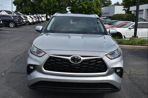 Celestial Silver Metallic 2022 Toyota Highlander XLE