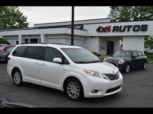 Blizzard Pearl 2017 Toyota Sienna XLE
