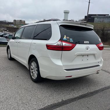 2017 Toyota Sienna XLE
