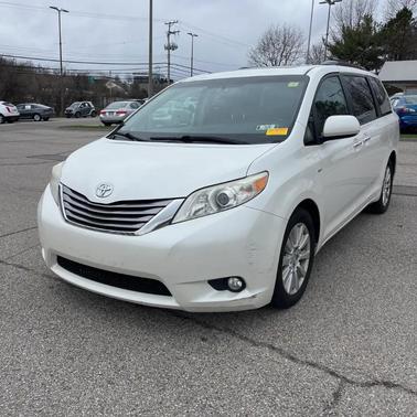 2017 Toyota Sienna XLE