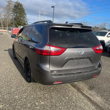 2020 Toyota Sienna XLE