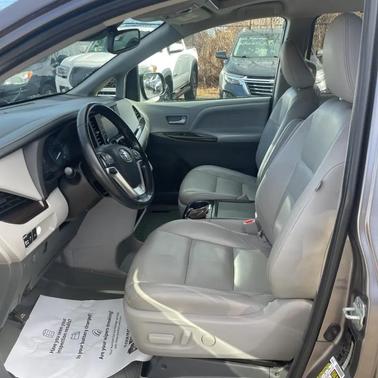 2020 Toyota Sienna XLE