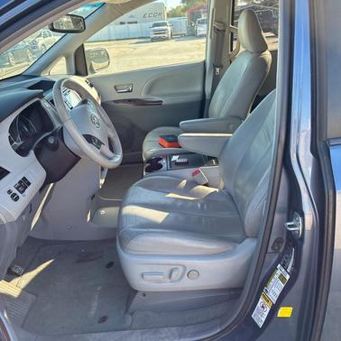 2014 Toyota Sienna XLE