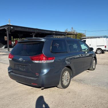 2014 Toyota Sienna XLE