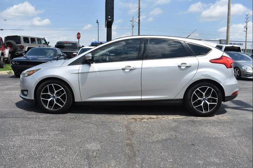 Ingot Silver Metallic 2017 Ford Focus SEL