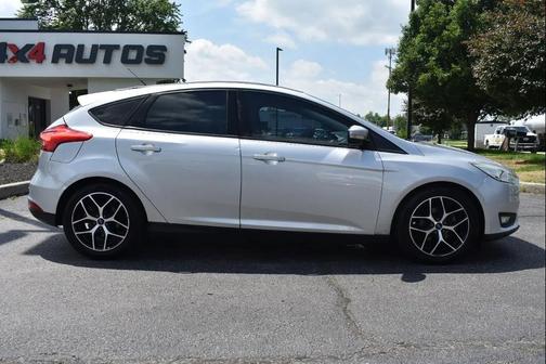 Ingot Silver Metallic 2017 Ford Focus SEL