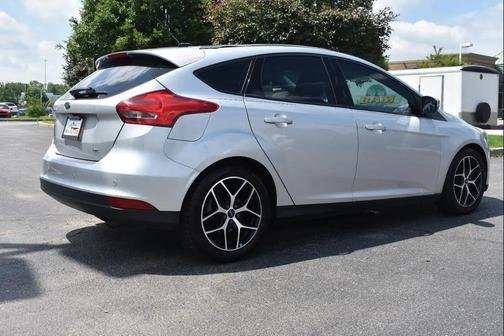 Ingot Silver Metallic 2017 Ford Focus SEL