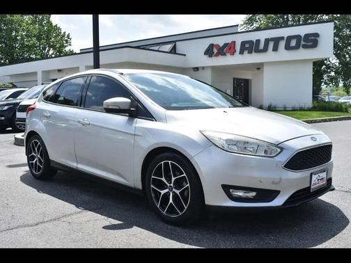Ingot Silver Metallic 2017 Ford Focus SEL