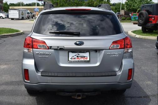 Steel Silver Metallic 2010 Subaru Outback 2.5 i Limited