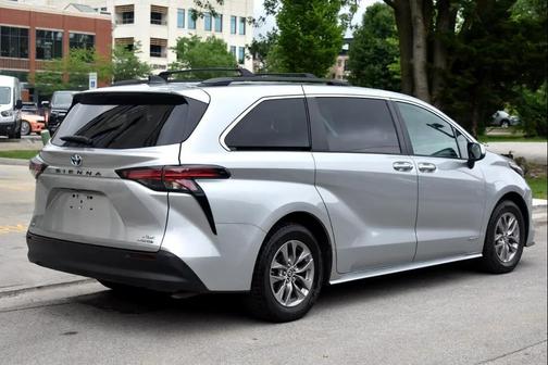 2021 Toyota Sienna XLE 7 Passenger
