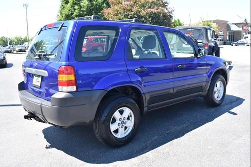 BLUE 2005 Ford Escape XLS