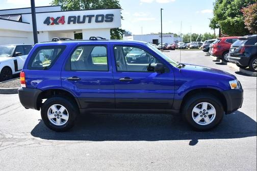 BLUE 2005 Ford Escape XLS