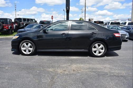 Black 2011 Toyota Camry SE