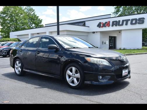 Black 2011 Toyota Camry SE