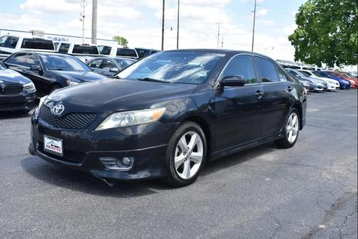 Black 2011 Toyota Camry SE