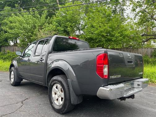 Photo 4 of 34 of 2010 Nissan Frontier SE