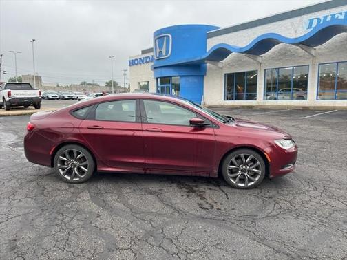 2016 Chrysler 200 S