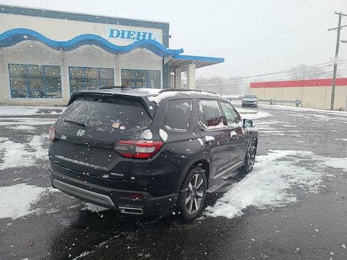 2023 Honda Pilot Touring 8-Passenger
