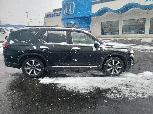 2023 Honda Pilot Touring 8-Passenger